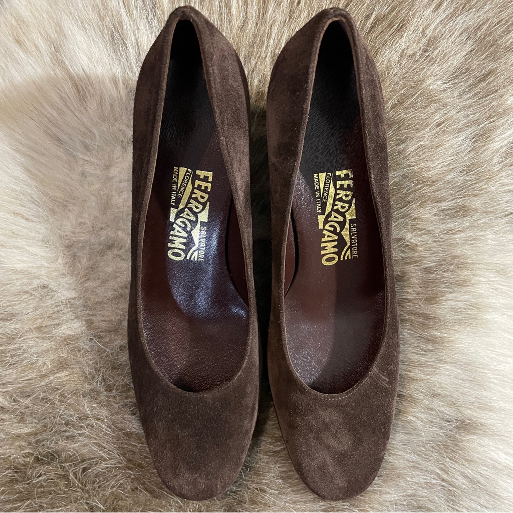 Vintage Salvatore Ferragamo Brown Suede Rounded Toe Kitten Heels Size 6